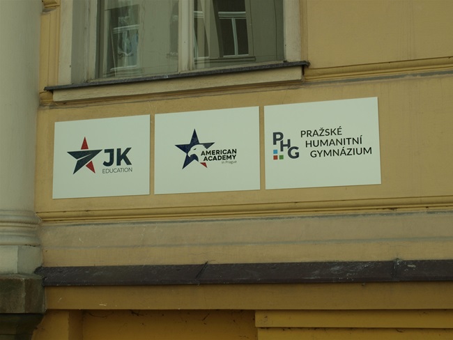 První americká střední škola se otevřela v Praze 4. První americká střední škola se otevřela v Praze 4.