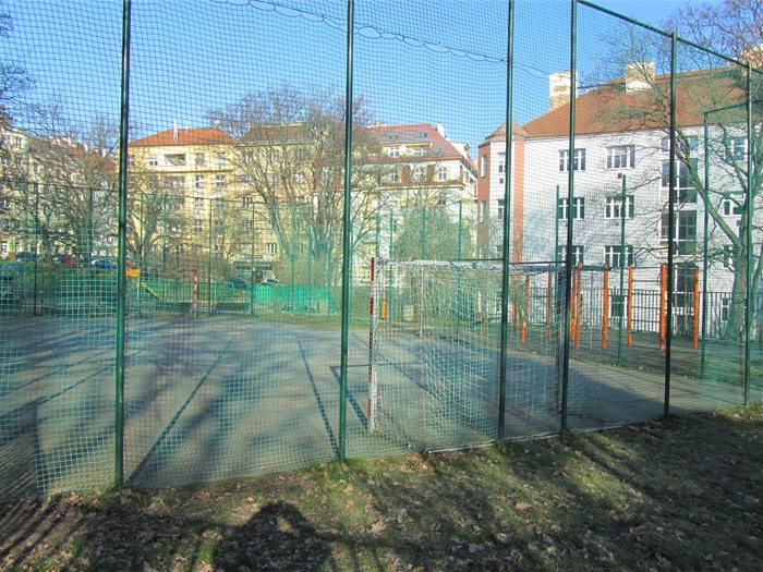 Rekonstrukce hřiště v parku Jezerka