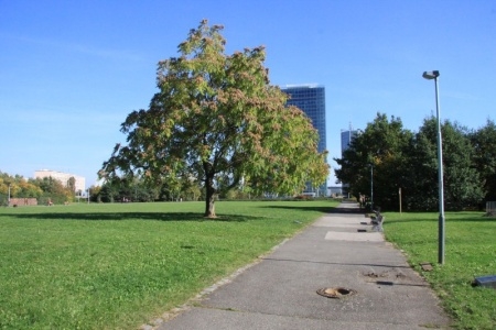 Centrální park na Pankráci.jpg