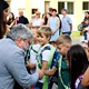 Pozdravit nové prvňáčky přišel na ZŠ Horáčkova radní hl. m. Prahy Michal Hroza (TOP 09.