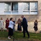 Pozdravit nové prvňáčky přišel na ZŠ U Krčského lesa radní hl. m. Prahy Zdeněk Kovářík (ODS) a zastupitel Petr Kučera (TOP 09).