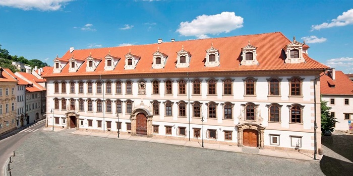Sídlo Senátu Parlamentu České republiky na Valdštejnském náměstí v Praze 1 na Malé Straně.