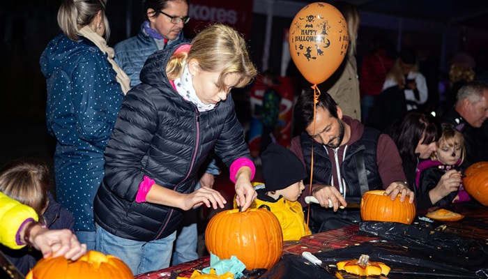 Žluté lázně zaplaví dýně, rodiny si připomenou Halloween 2024