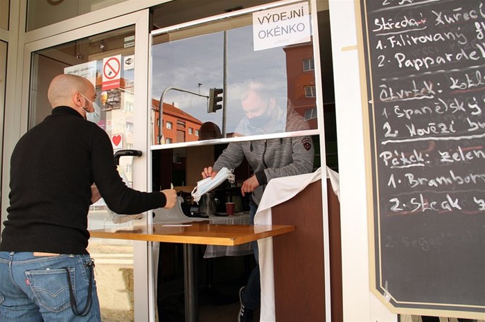 Máte restauraci či kavárnu a nabízíte roznos nebo prodej z okénka? Dejte o sobě vědět ostatním, kteří právě vaši službu v okolí svého bydliště nebo pracoviště hledají.
