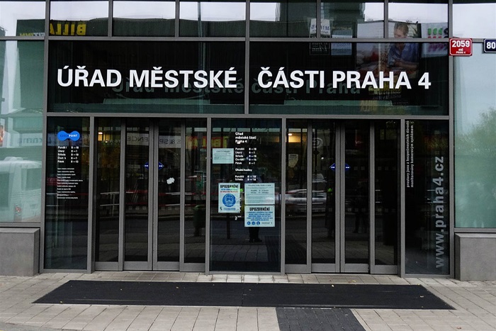 Úřad MČ Praha 4 - vchod a vestibul