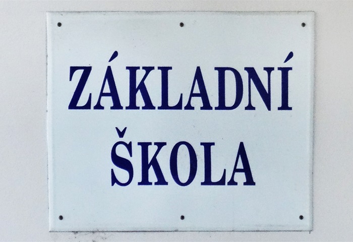 základní škola cedule