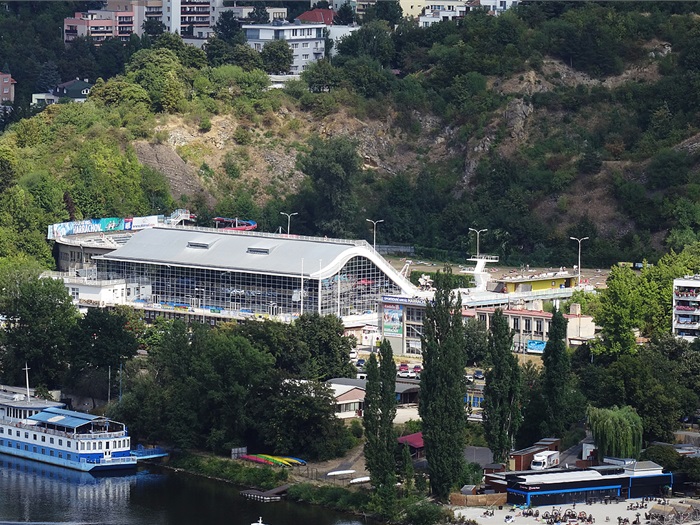 Plavecký stadion Podolí - Podolská 43/74 - venkovní a vnitřní plavecký bazén. K dispozici je tobogán a solárium. V areálu se dále nachází fitness centrum a zdravotnické zařízení pro fyzioterapii, fyzikální a rehabilitační medicínu.