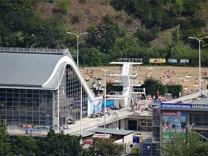 Plavecký stadion Podolí - Podolská 43/74 - venkovní a vnitřní plavecký bazén. K dispozici je tobogán a solárium. V areálu se dále nachází fitness centrum a zdravotnické zařízení pro fyzioterapii, fyzikální a rehabilitační medicínu.