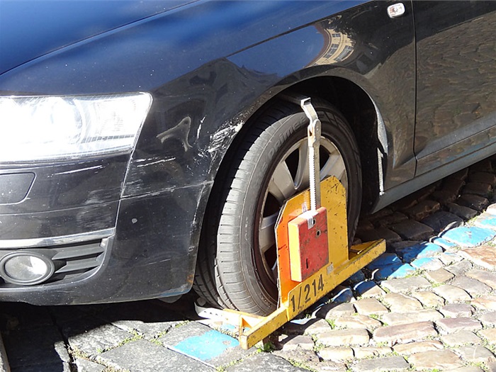 botičky - Městské části chtějí u špatného parkování přitvrdit