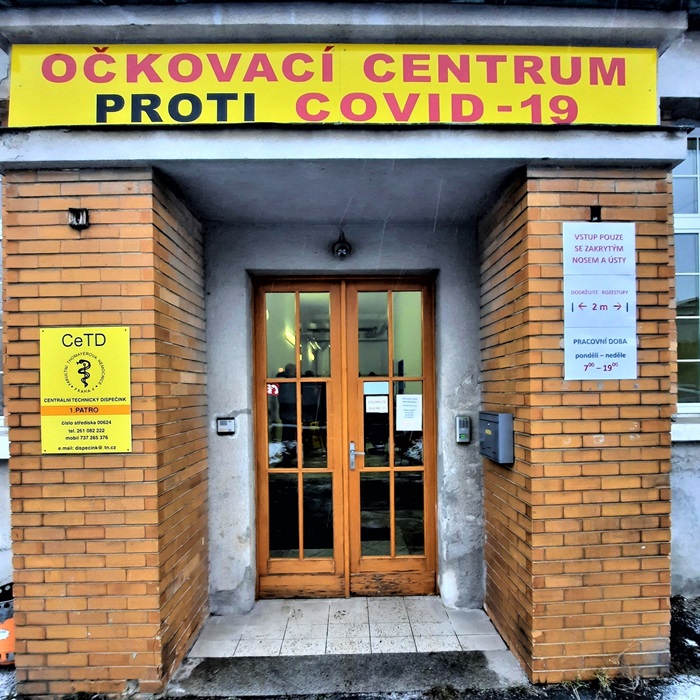 Ve Fakultní Thomayerově nemocnici (FTN) začalo očkování proti covid-19 u seniorů nad 80 let, a to v novém očkovacím centru. FTN 