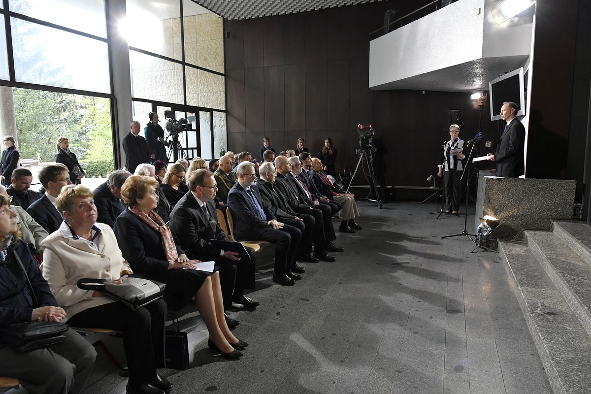 Vzpomínka u Památníku obětí komunismu v Motole  044.JPG