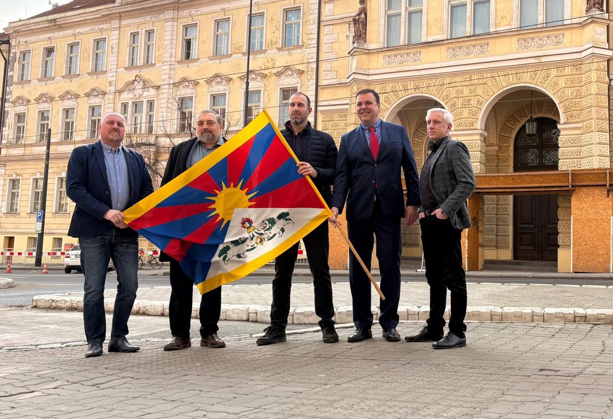 Vyvěšení tibetské vlajky